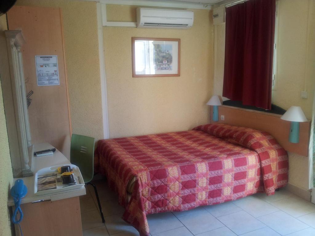 Hotel Royal Colombes Aulnay-sous-Bois Quarto foto