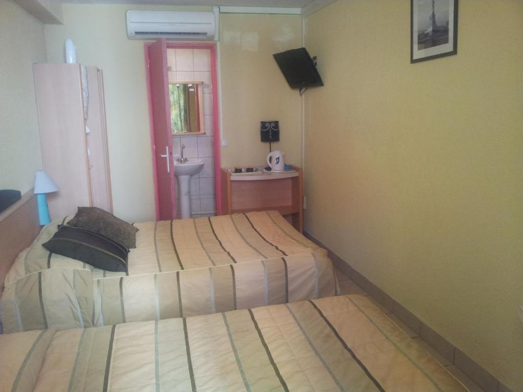 Hotel Royal Colombes Aulnay-sous-Bois Quarto foto